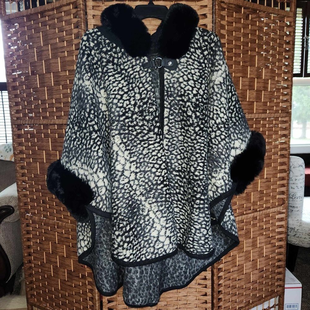 Northern Angel Leopard Hooded Poncho Cape Faux Fur - Womens Size S/M - NWT